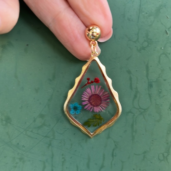 Handmade Real Pressed Dried Purple Flower Botanical Resin Earrings - Picture 8 of 15